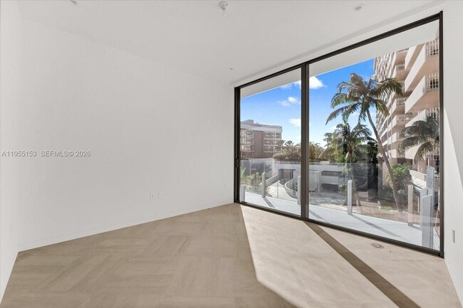 Building Photo - 5 Grove Isle Dr