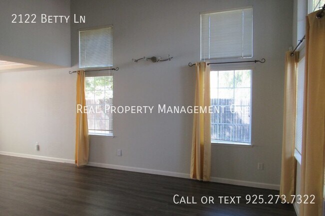 Building Photo - 2122 Betty Ln