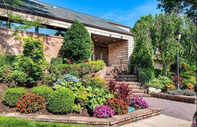 Building Photo - 138 The Knoll