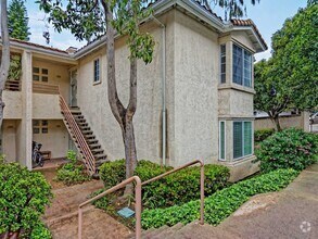 Building Photo - Sunny Top Floor Condo With Private Balcony...