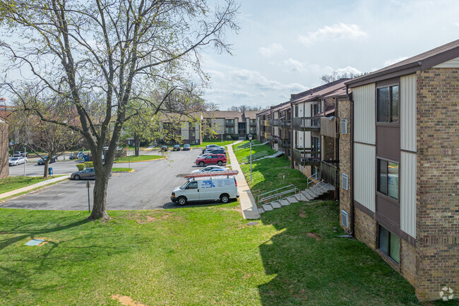 Building Photo - White Oaks Apartments
