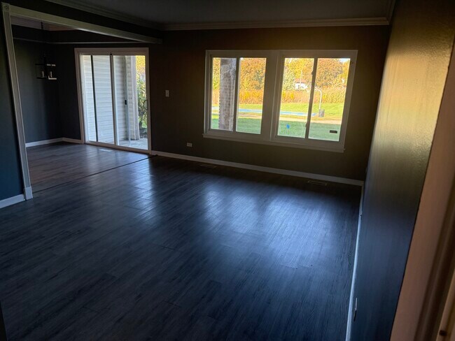 Building Photo - 1319 Kingsbury Dr