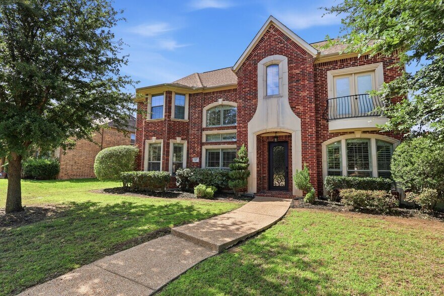 Building Photo - 627 Seymour Dr