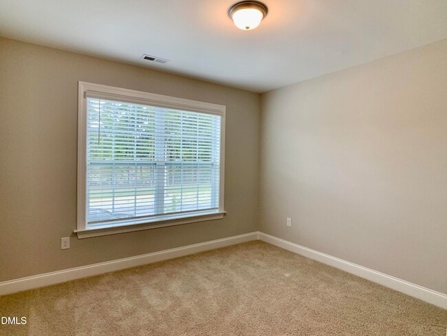 Building Photo - 672 Barneswyck Dr