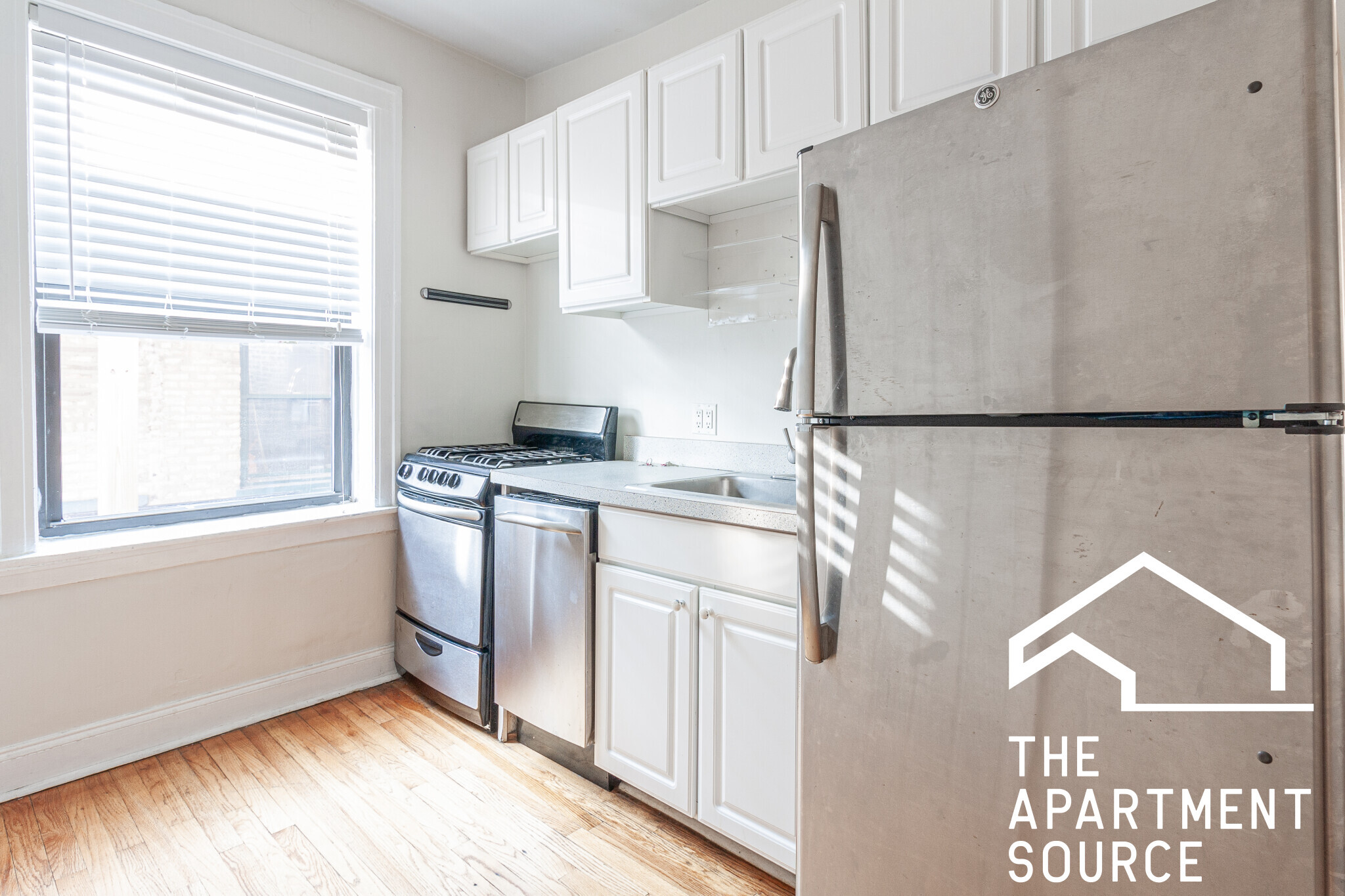 Building Photo - 839 W Cornelia Ave