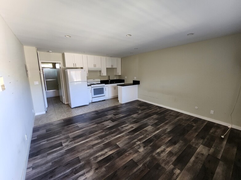 Building Photo - 14603 Delano St