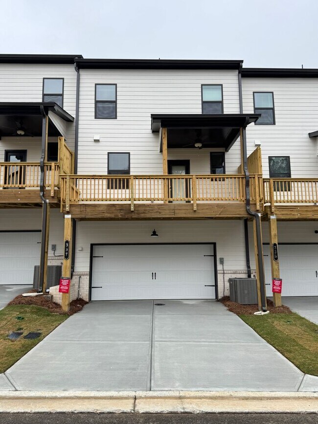 Building Photo - Beautiful 4 bed 3.5 Bath Home in Heart of Lawrenceville!