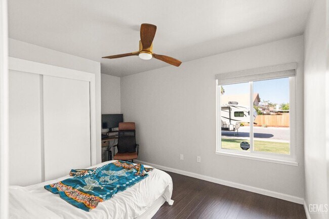 Building Photo - 5209 Pla Vada Dr