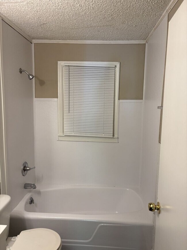 Building Photo - 213 Caulder Cir