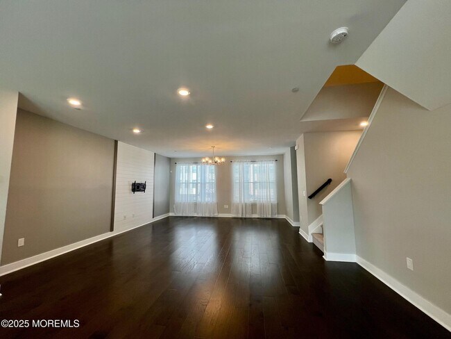 Building Photo - 32 Mariveles Wy