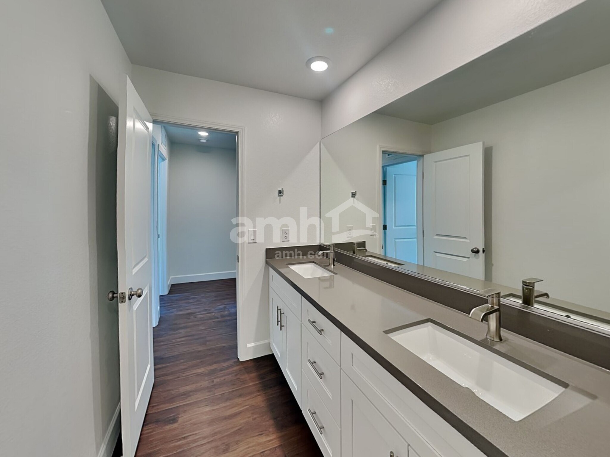 Building Photo - 8824 Tiger Tooth Ave