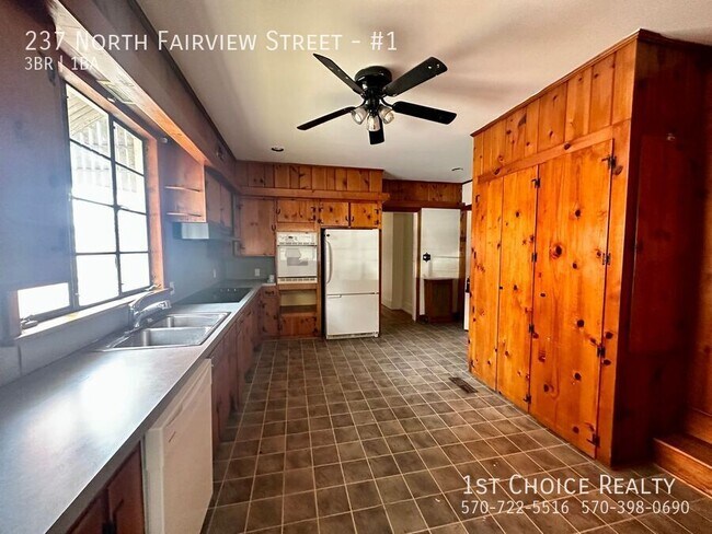 Building Photo - 237 N Fairview St