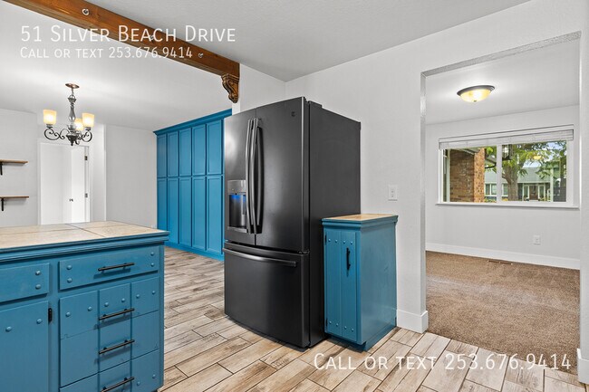 Building Photo - 51 Silver Beach Dr