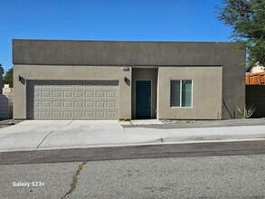 Building Photo - CHARMING NEWER CONTEMPORARY 3 BED/2 BATH A...