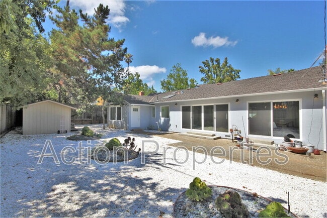 Building Photo - 1074 Highlands Cir