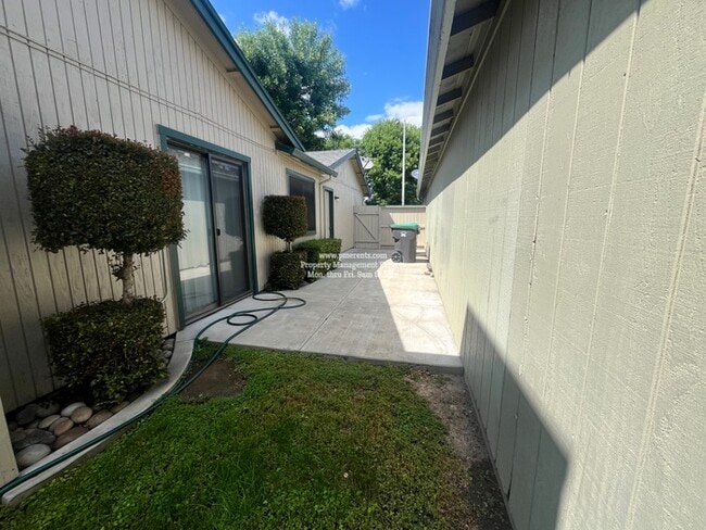 Building Photo - 6019 Carolina Cir