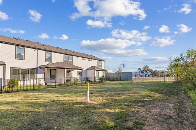 Building Photo - 2725 Woodall Dr