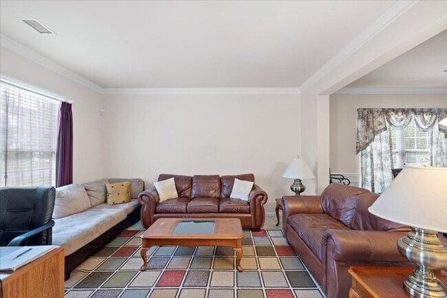 Building Photo - Spacious 5BR/3BA minutes from Ballantyne V...