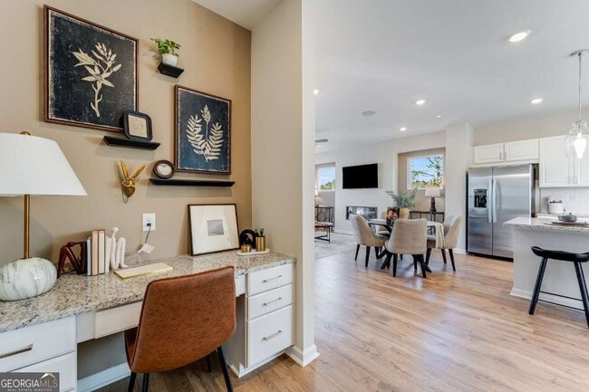 Building Photo - 5731 Plaza Dr SE