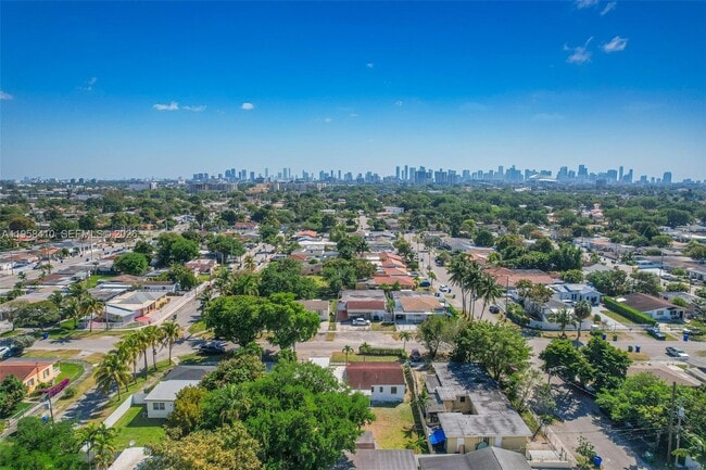 Building Photo - 1610 NW 33rd Ave