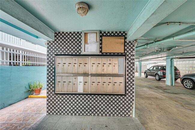 Building Photo - 701 Collins Ave