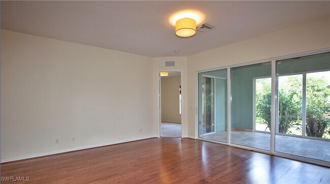 Building Photo - 3555 Poinsettia Ave
