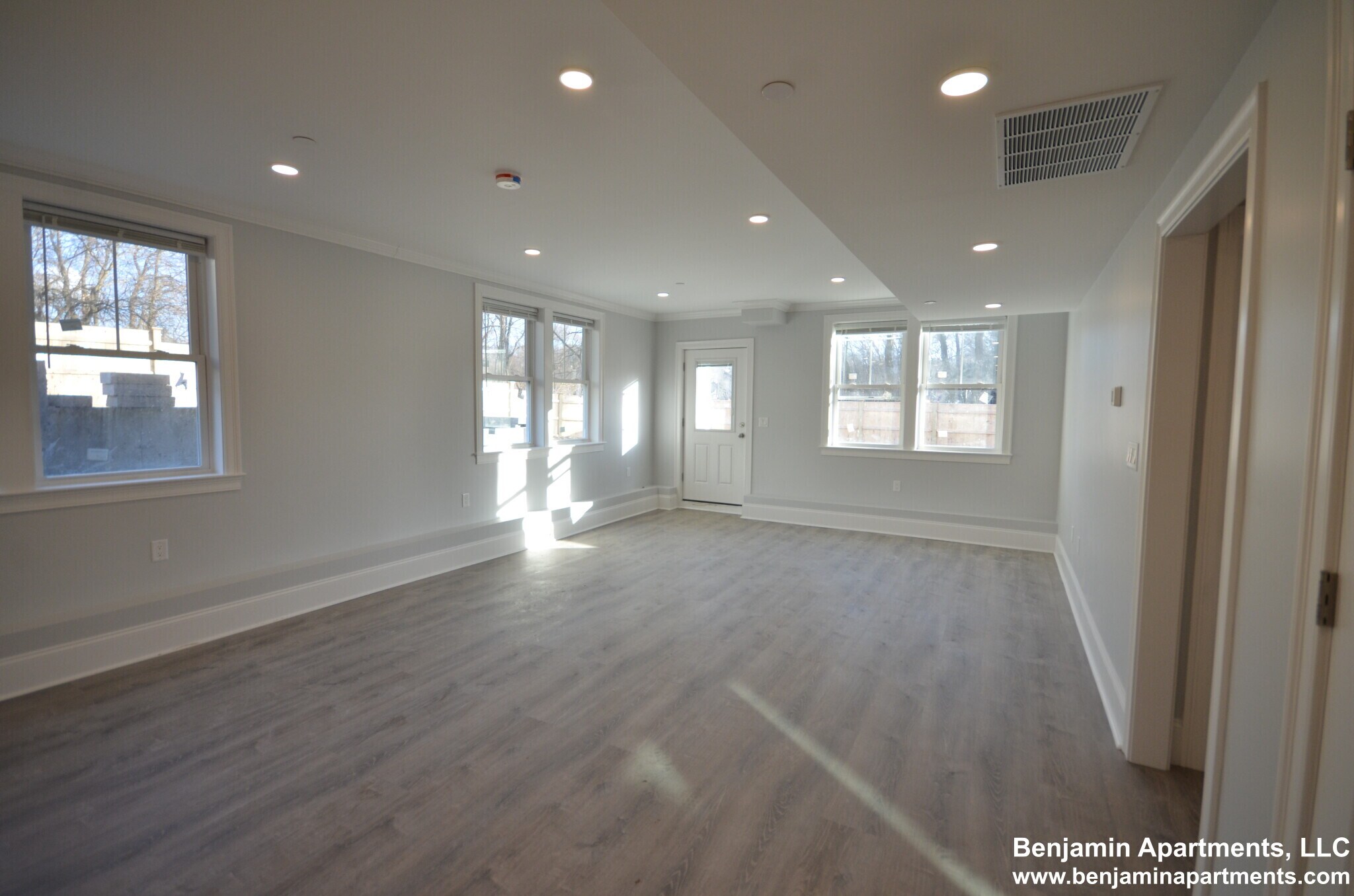 Building Photo - 120 Kenrick St