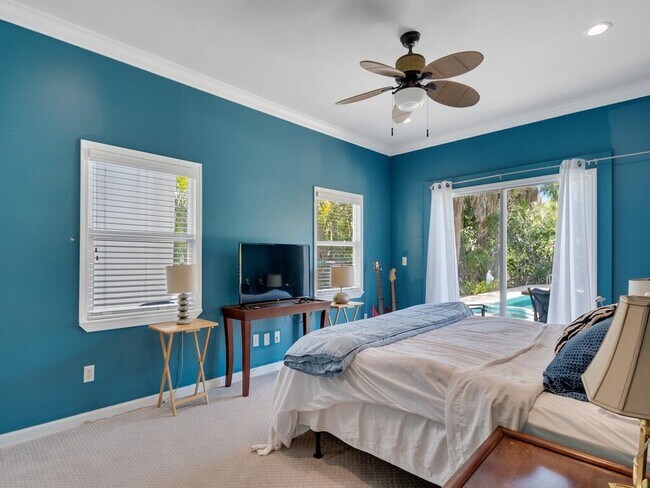 Building Photo - 527 E Causeway Blvd