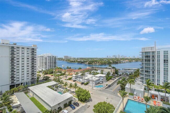 Building Photo - 3101 Bayshore Dr