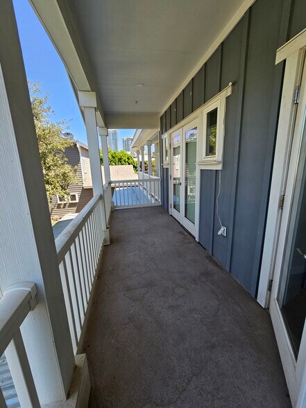 Building Photo - 925 S Ash Ave