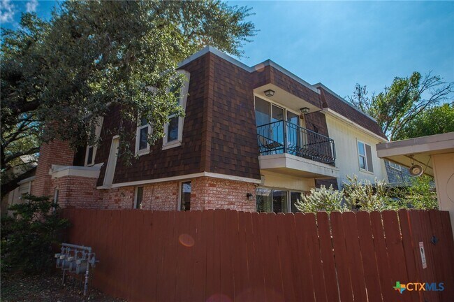 Building Photo - 619 Strings Dr