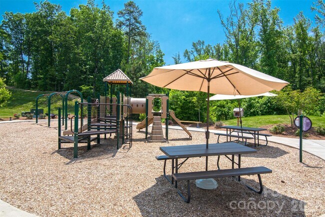 Building Photo - 7019 Hamilton Mill Dr