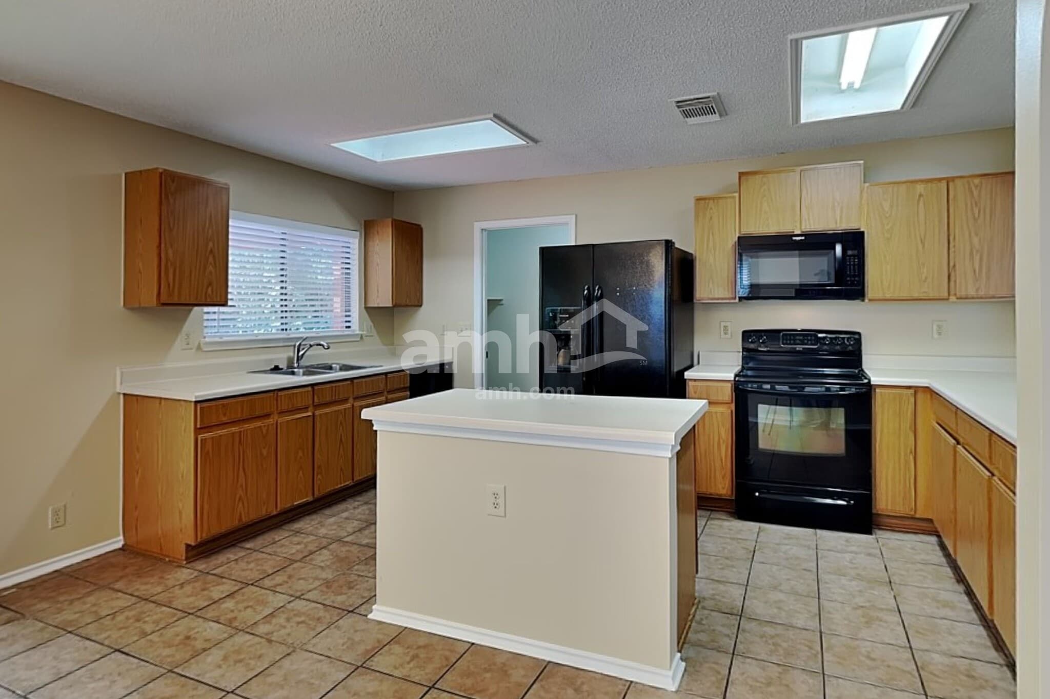 Building Photo - 7206 Knights Haven