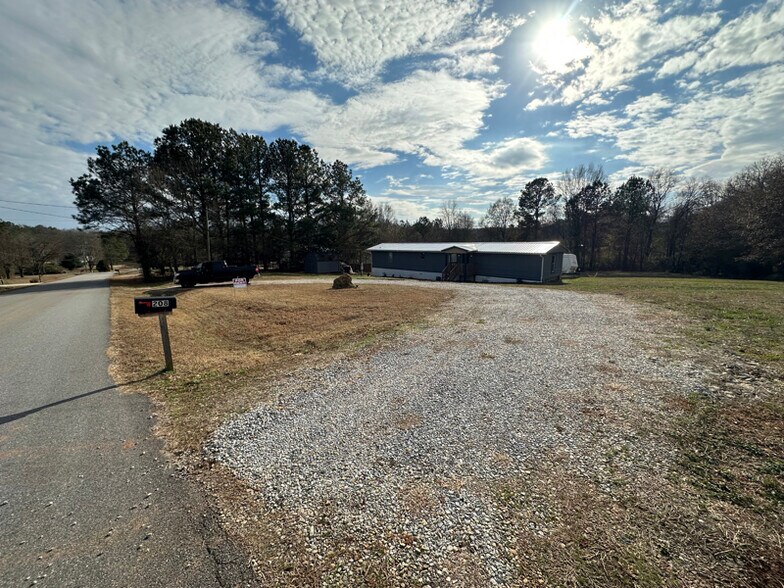 Building Photo - 208 Trotters Way