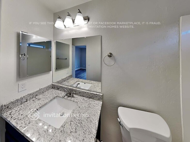 Building Photo - 12534 W Bloomfield Rd