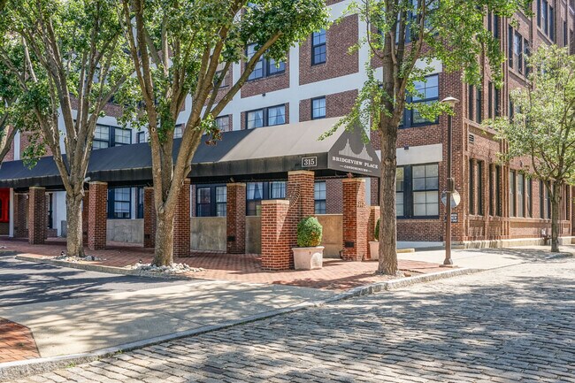 Building Photo - 315 New St