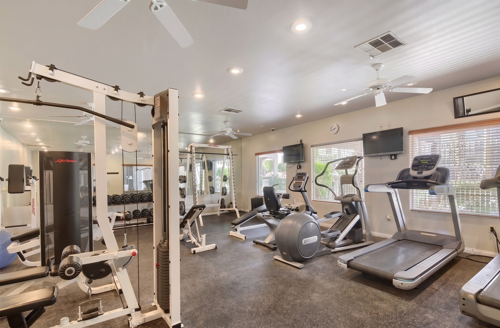 Building Photo - 2305 W Horizon Ridge Pky