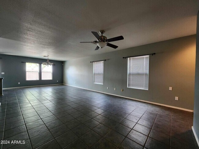Building Photo - 40443 W Helen Ct