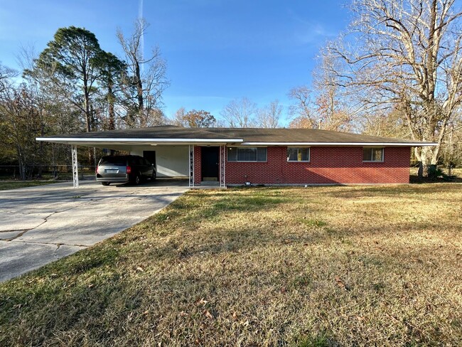 Building Photo - CENTRAL 3BR Private home!  Discounted Move...