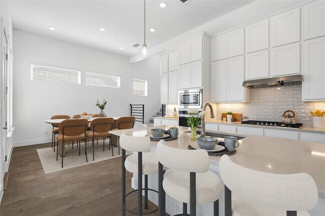 Building Photo - 1413 Kneehigh Ln