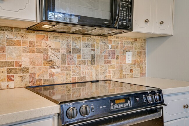 Building Photo - 3882 Villa Ln