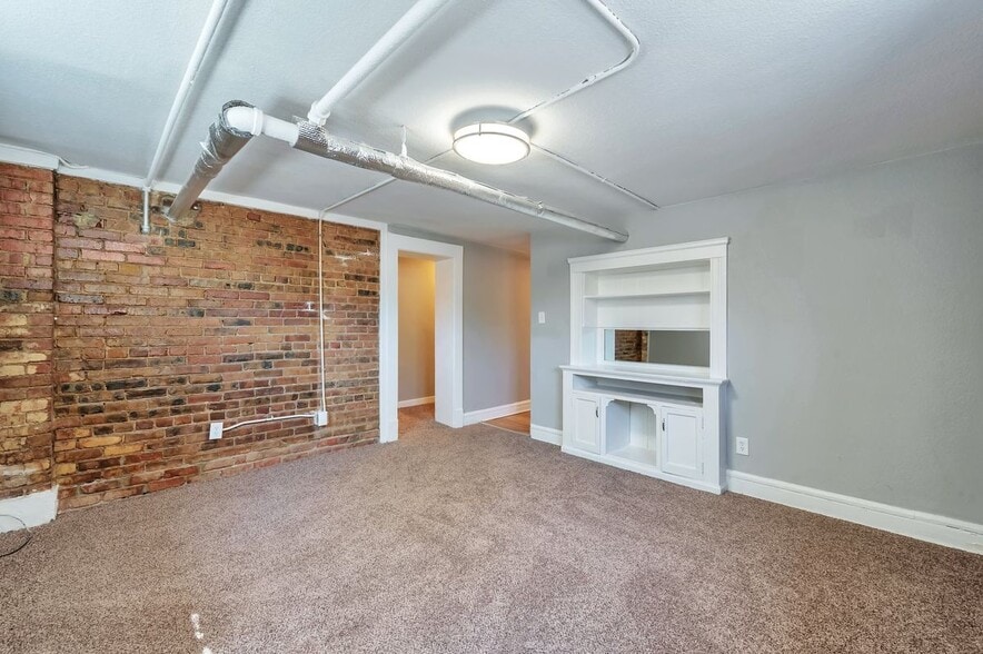 Building Photo - 2607 E 14th Ave