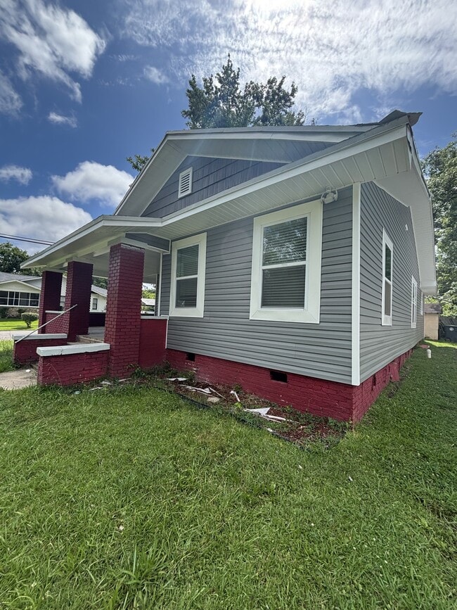 Building Photo - 7231 1st Ave S