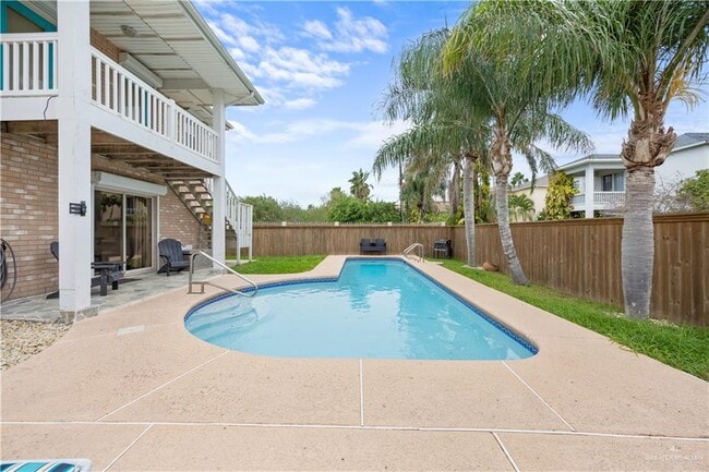 Building Photo - 14 W Bahama St