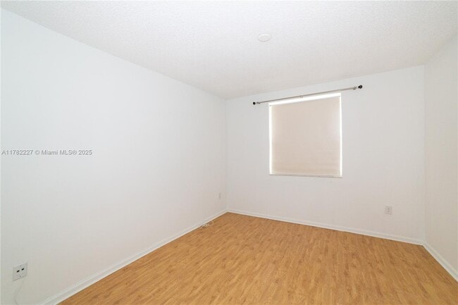 Building Photo - 17150 N Bay Rd
