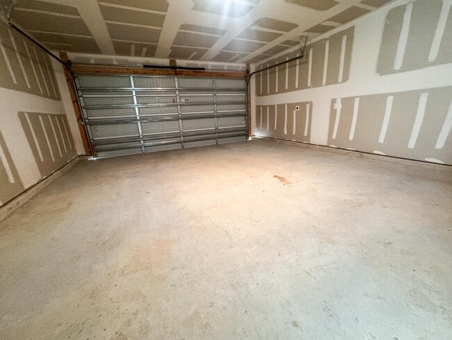 Building Photo - 10618 Nye Pass