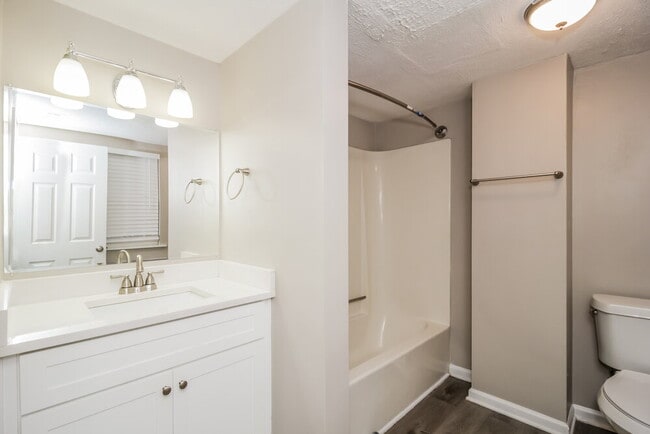 Building Photo - 6492 Meadowlark Dr