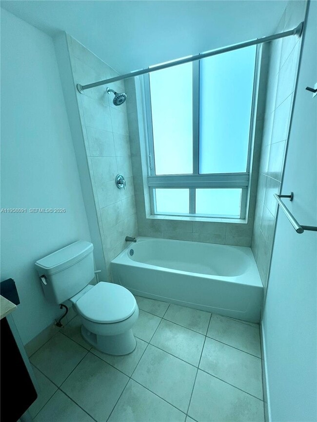 Building Photo - 1900 N Bayshore Dr