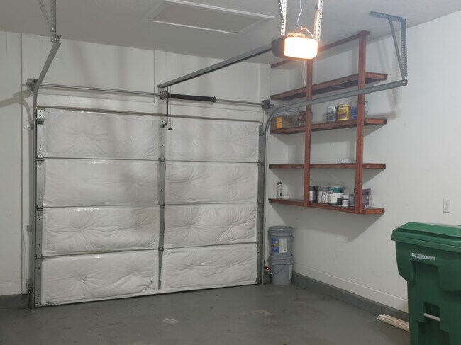 Building Photo - 697 Red Cedar Ct