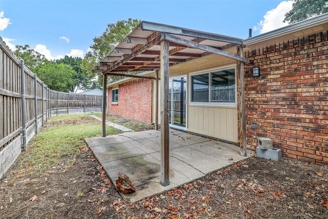 Building Photo - 4904 Watkins Dr